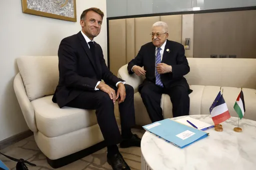 Франция примет Махмуда Аббаса