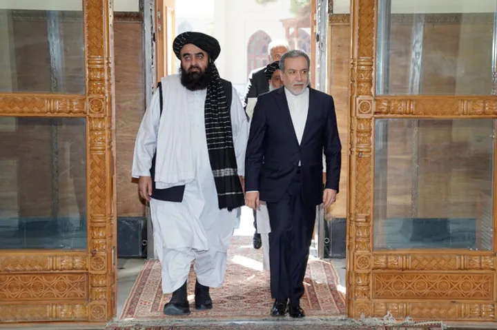 د ایران د بهرنیو چارو وزیر له خپل افغان سیال سره ټیلیفوني خبرې وکړې