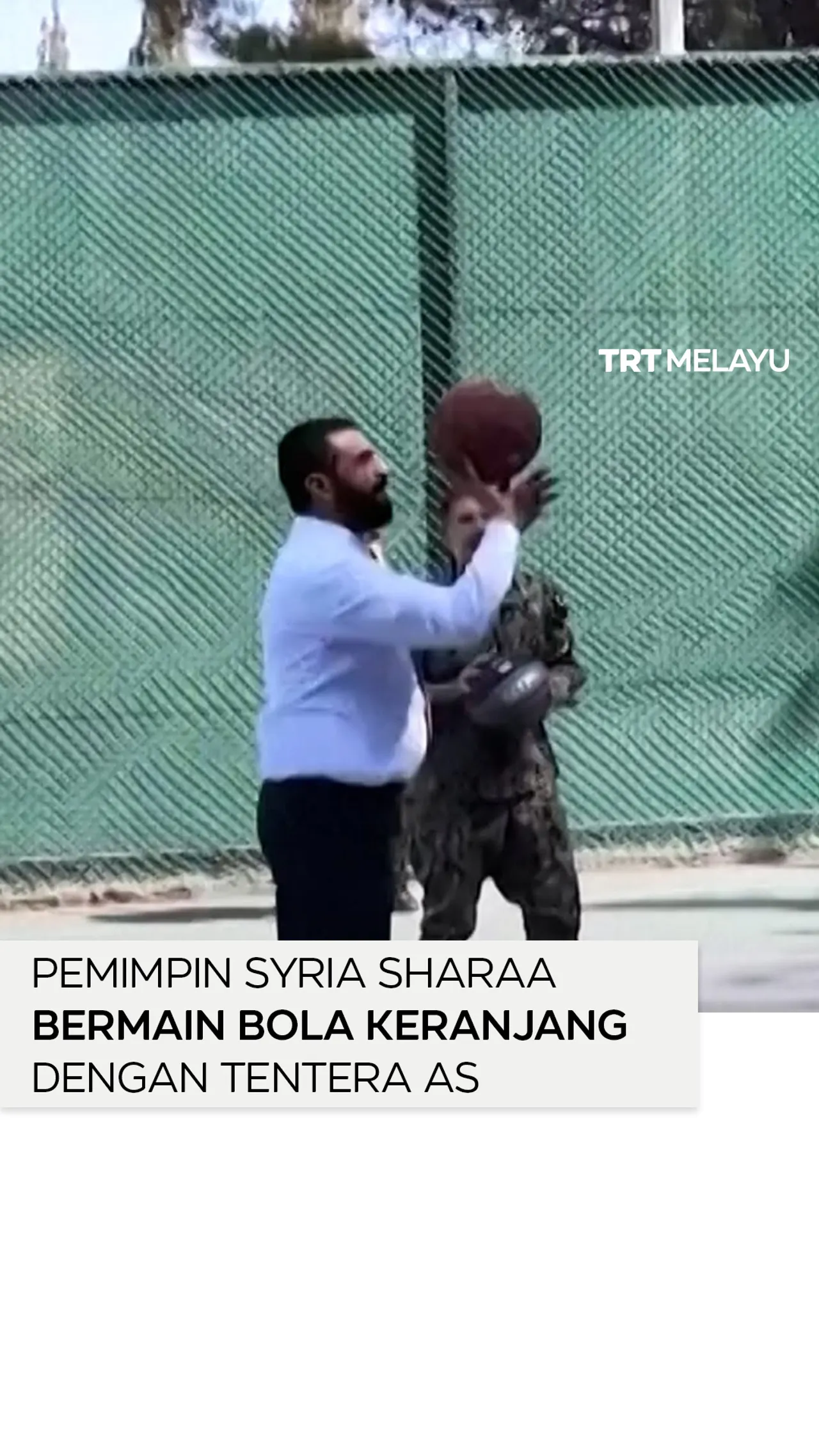 Pemimpin Syria Sharaa bermain bola keranjang dengan tentera AS