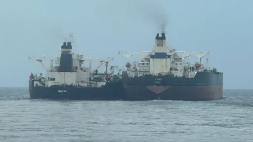 صادرات نفت ایران به ۲.۲۳ میلیون بشکه در روز رسید