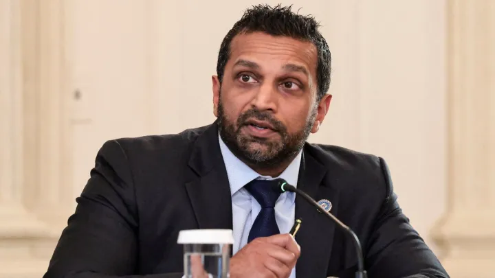 Глава ФБР тайно посетил Китай из-за фентанила?