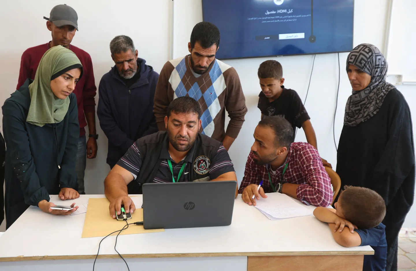 Un padre de Gaza: "Reconocí a mi hijo entre los cuerpos por la marca de nacimiento en su cuello"