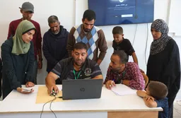 Un padre de Gaza: "Reconocí a mi hijo entre los cuerpos por la marca de nacimiento en su cuello"