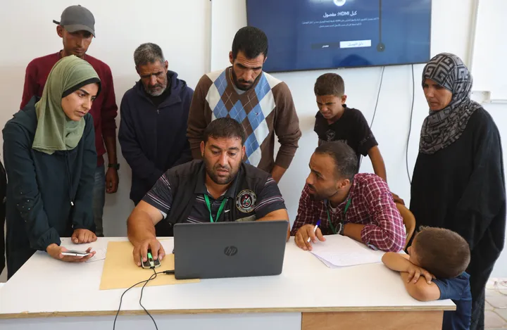 Un padre de Gaza: "Reconocí a mi hijo entre los cuerpos por la marca de nacimiento en su cuello"