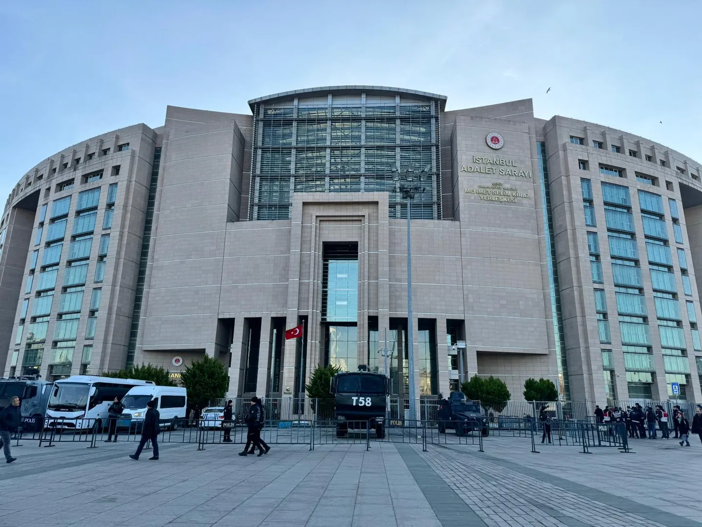 L'ancien maire d'Istanbul, Ekrem Imamoglu, inculpé pour corruption