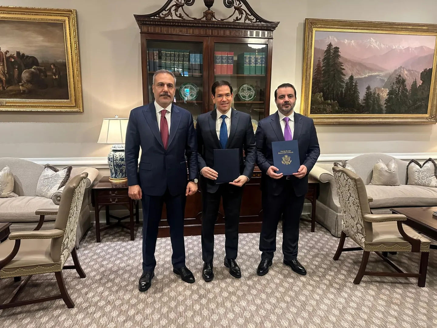 Фидан се придружил на состанокот меѓу Трамп и Aл Шара во Белата куќа