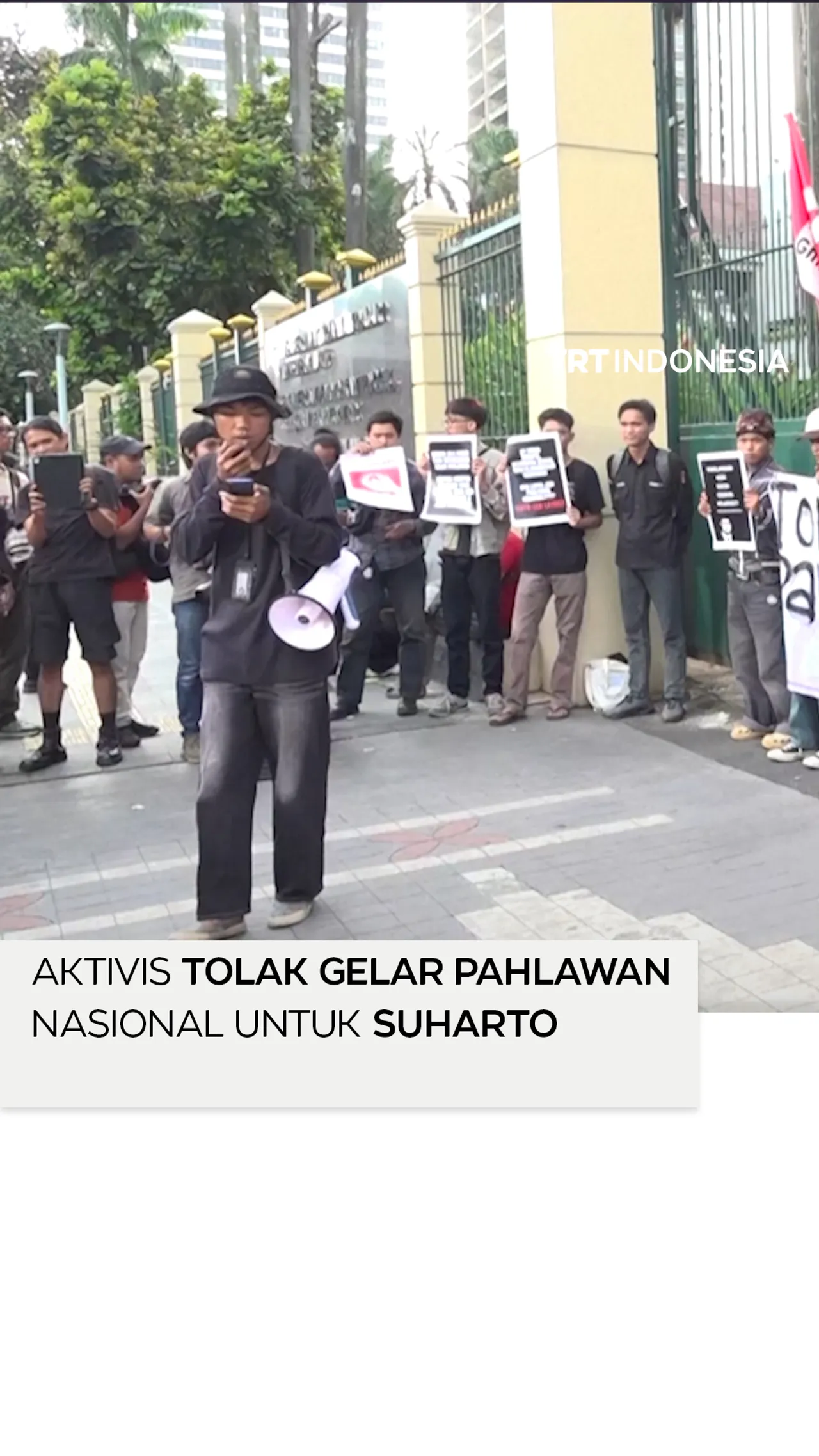 Para aktivis tolak gelar Pahlawan Nasional untuk Suharto