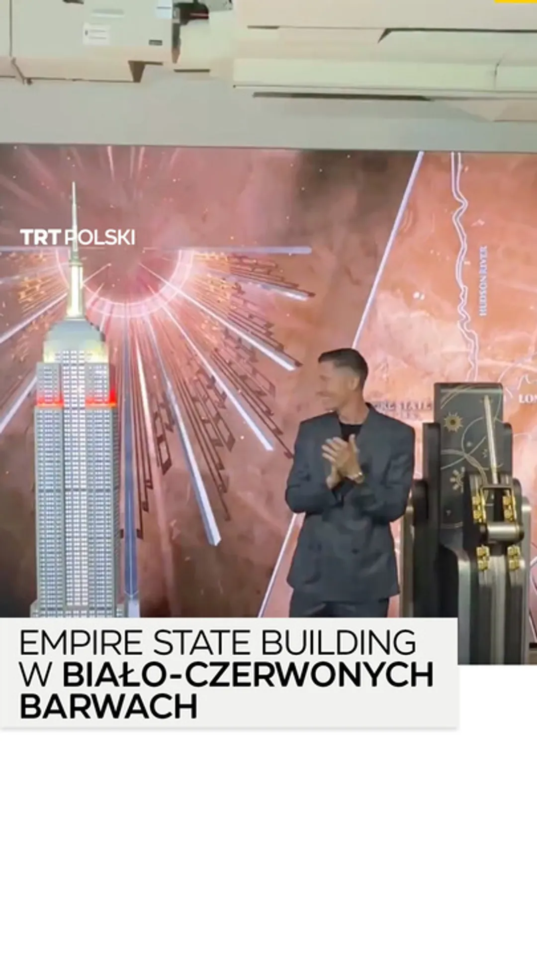 Empire State Building w biało-czerwonych barwach