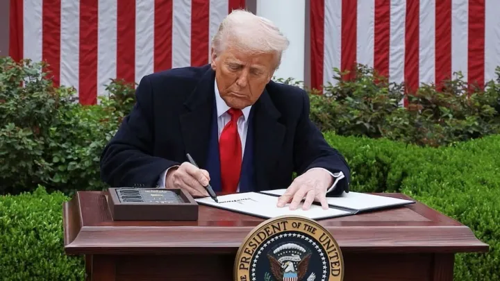 Трампу стало тесно в Белом доме