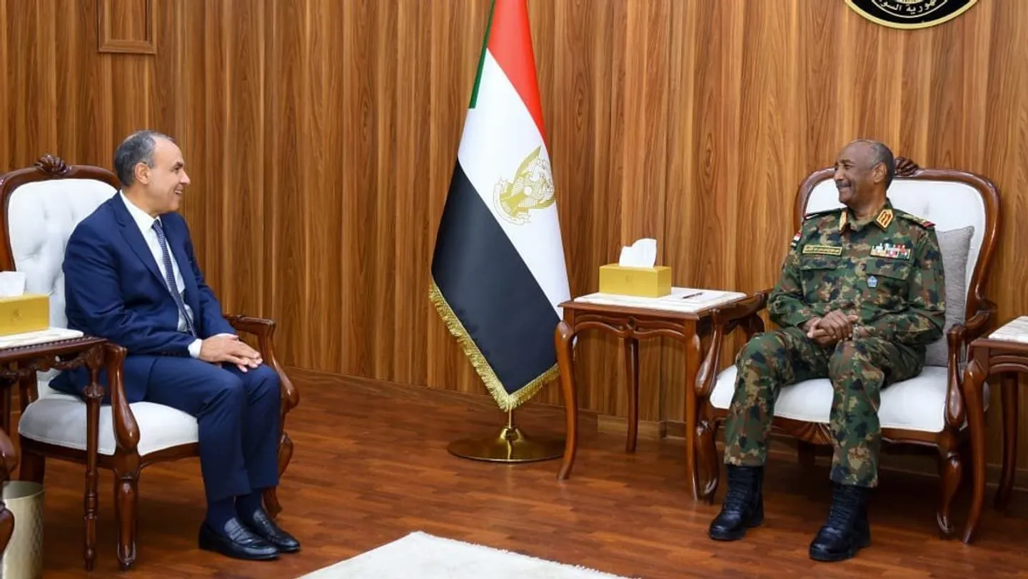 "رسالة دعم ومؤازرة".. البرهان يبحث مع وزير الخارجية المصري الأوضاع في السودان