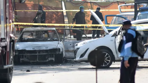 12 قتيلاً في تفجير قرب محكمة في العاصمة الباكستانية.. ووزير الداخلية: انتحاري فجّر عبوة ناسفة