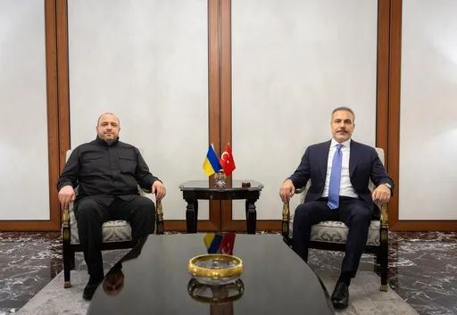 Ministri i Jashtëm i Türkiyes takohet me sekretarin ukrainas të Këshillit të Sigurisë Kombëtare