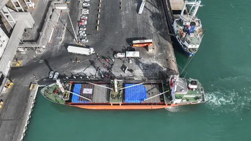 Türkiye dërgon "Anijen e 18-të të Mirësisë" me ndihma dimërore dhe furnizime ushqimore për Gazën