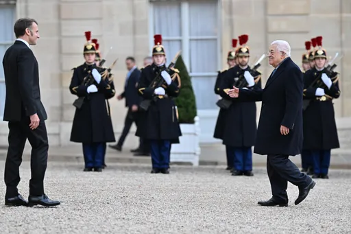 Abbas in Paris: Arbeitsgruppe für Verfassung des Staates Palästina geplant
