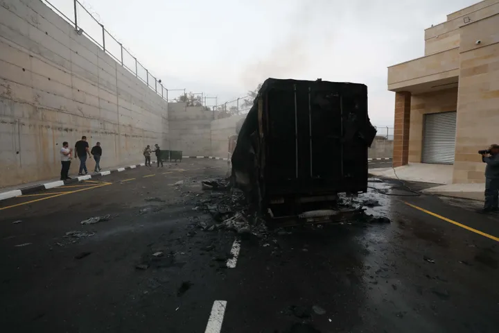 Illegal Israeli settlers attack Palestinians, injuring four in occupied West Bank