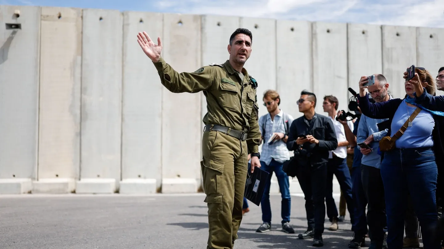 Az USA tagadja a csapatok letelepítését Gázában, azonban 500 millió dolláros bázist épít a határon