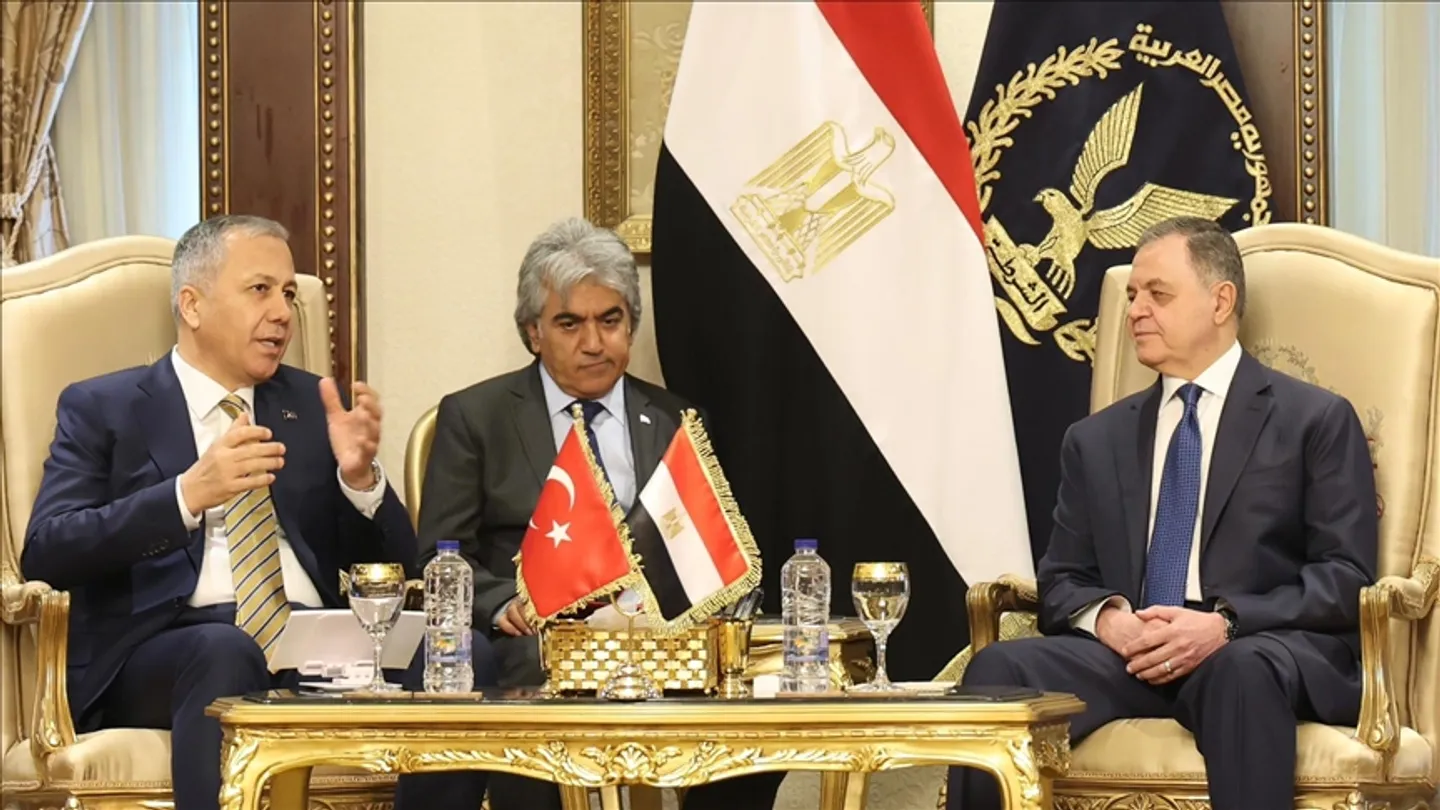 وزير الداخلية التركي يبحث مع نظيره المصري تسريع إيصال المساعدات الإنسانية إلى غزة