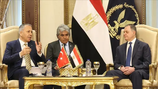 وزير الداخلية التركي يبحث مع نظيره المصري تسريع إيصال المساعدات الإنسانية إلى غزة