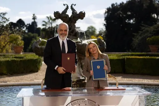 Mbledhja e parë ndërqeveritare Shqipëri–Itali, nënshkruhen 15 marrëveshje bashkëpunimi