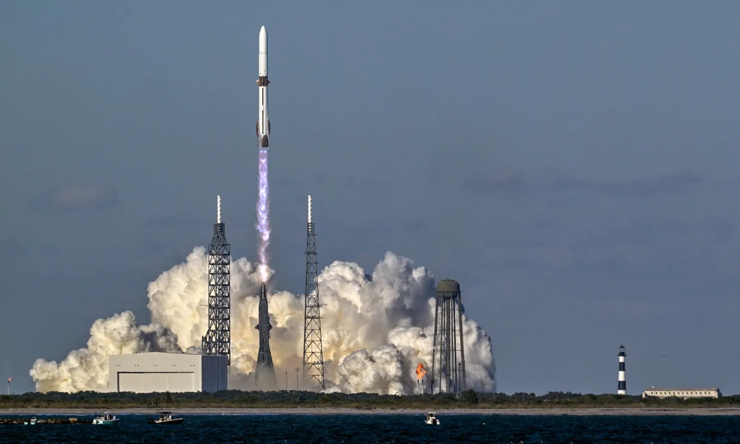 Blue Origin sukses selamatkan booster roket raksasa pembawa misi Mars NASA