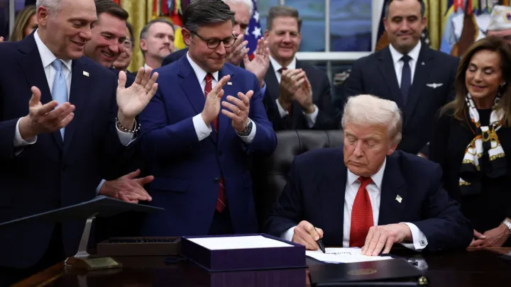 ترامپ با امضا لایحه تامین بودجه به تعطیلی تاریخی دولت پایان داد