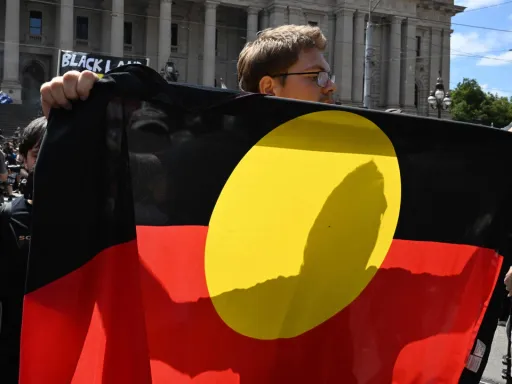 Estado de Victoria celebra acordo que concede aos povos indígenas australianos maiores poderes