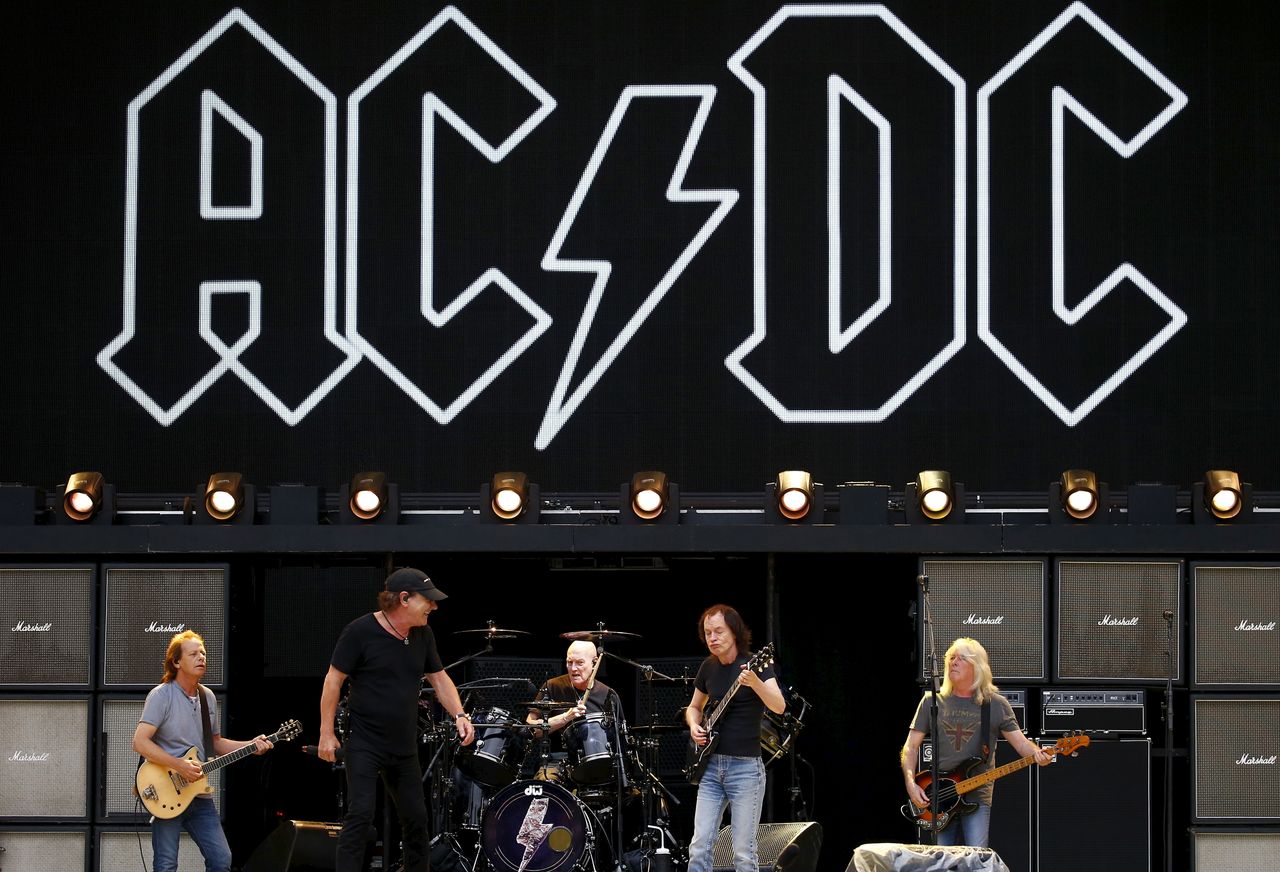 Melbourne trembles as AC/DC fans shake the ground - TRT World