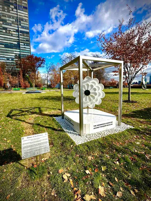 Spomenik "Cvijet Srebrenice" bit će otkriven 17. novembra ispred zgrade UN-a u New Yorku