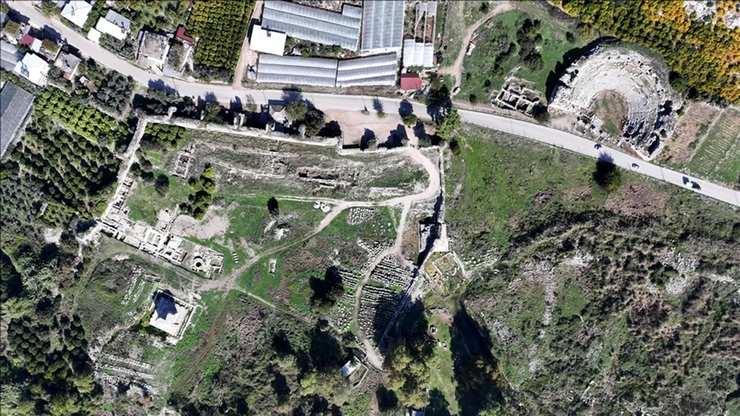 Pas 43 vitesh kërkimesh, arkeologët zbulojnë tempullin e lashtë të Zeusit në jugperëndim të Türkiyes