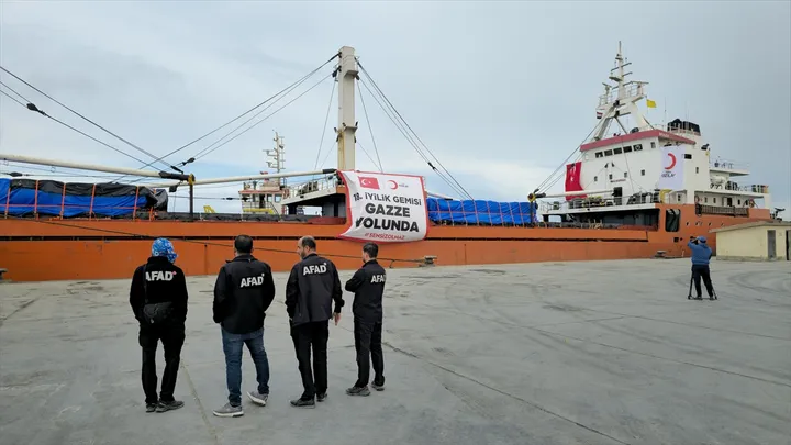 سفينة الخير التركية الثامنة عشرة تصل إلى ميناء العريش وعلى متنها مساعدات إنسانية لغزة