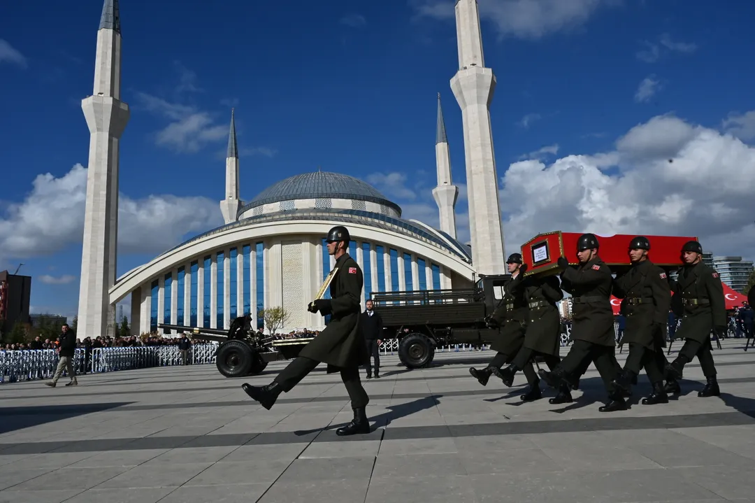 Cerimonia funebre per i soldati morti nell'incidente aereo al confine tra Azerbaigian e Georgia
