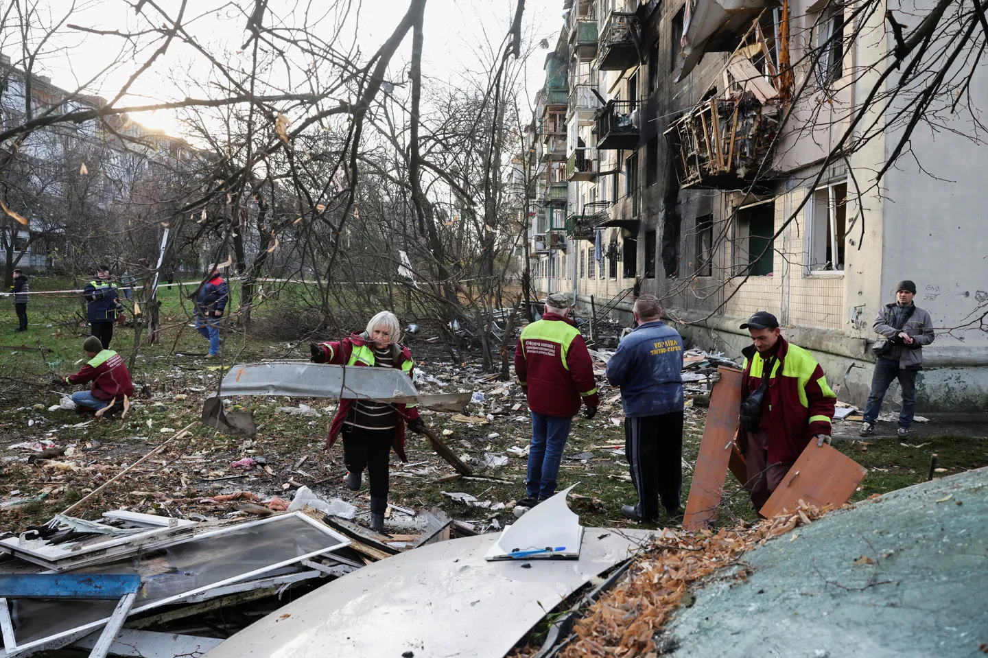 Rusia desfășoară un atac mortal asupra Ucrainei, Kiev răspunde cu lovituri de lungă distanță