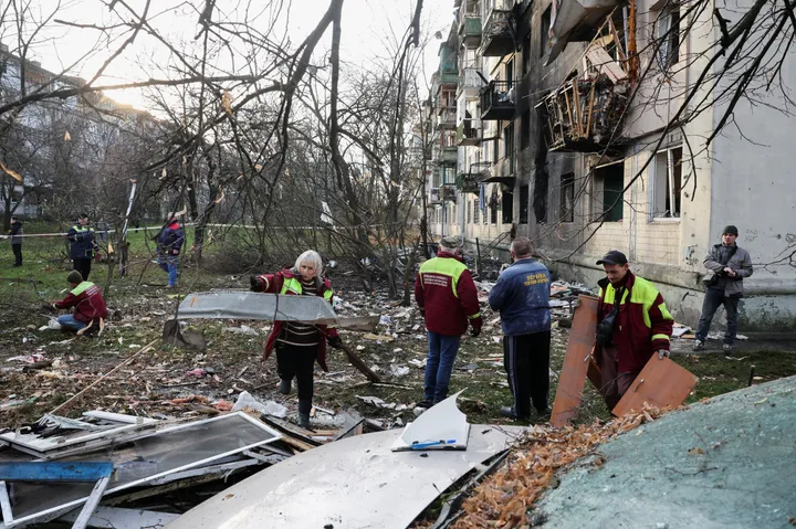 Russia carries out massive, deadly attack on Ukraine, Kiev responds with long-range strikes