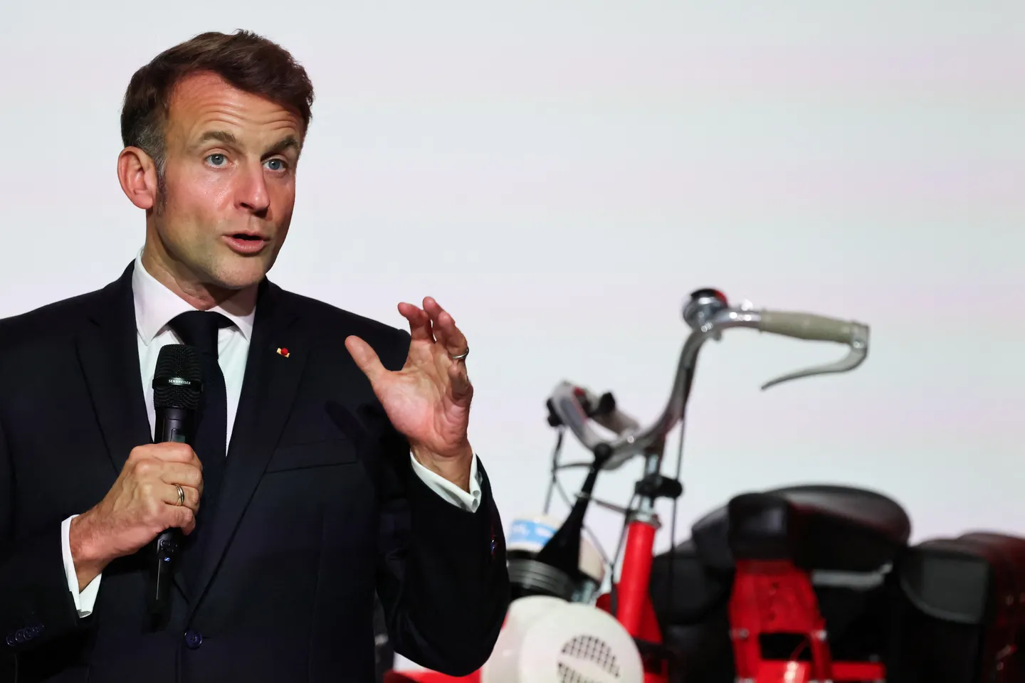 Macron accuse "les bourgeois du centre-ville" de financer les narcotrafics