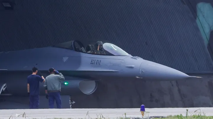 واشنطن توافق على صفقة أسلحة بقيمة 330 مليون دولار لتايوان في أول بيع عسكري منذ عودة ترمب