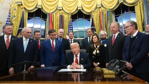 В США усиливается сопротивление планам Трампа