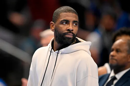 Ylli i NBA-së, Kyrie Irving, vesh bluzë “PRESS” për të nderuar gazetarët e vrarë në Gaza