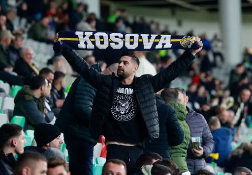 Tifozët kosovarë në Slloveni raportojnë vjedhjen e targave të automjeteve