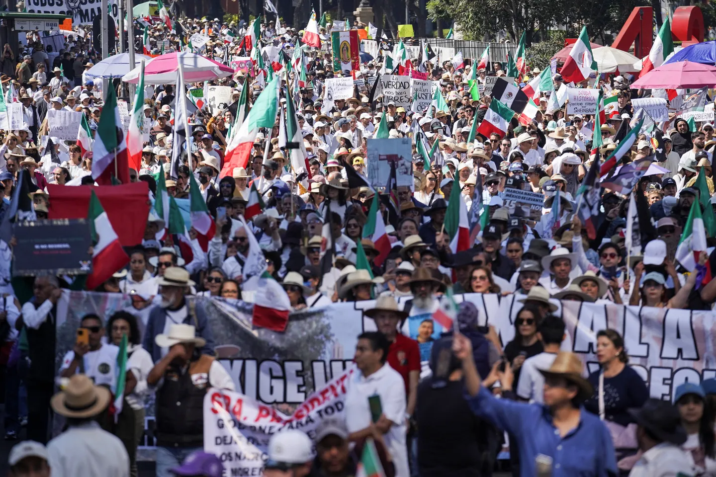 18 arrested after violent clashes erupt at massive anti-crime protests in Mexico City