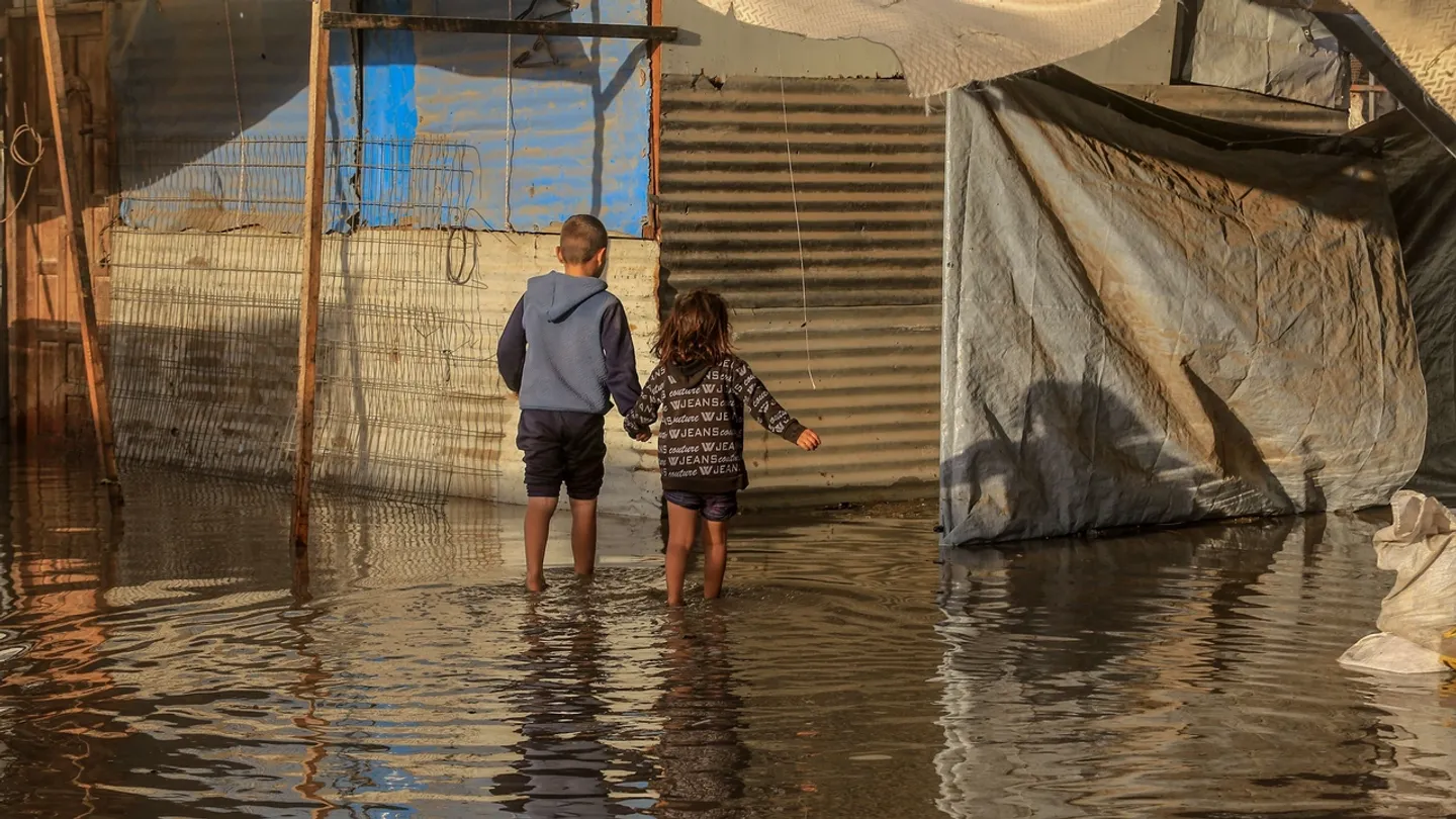 Палестинцы переживают затопления и холод