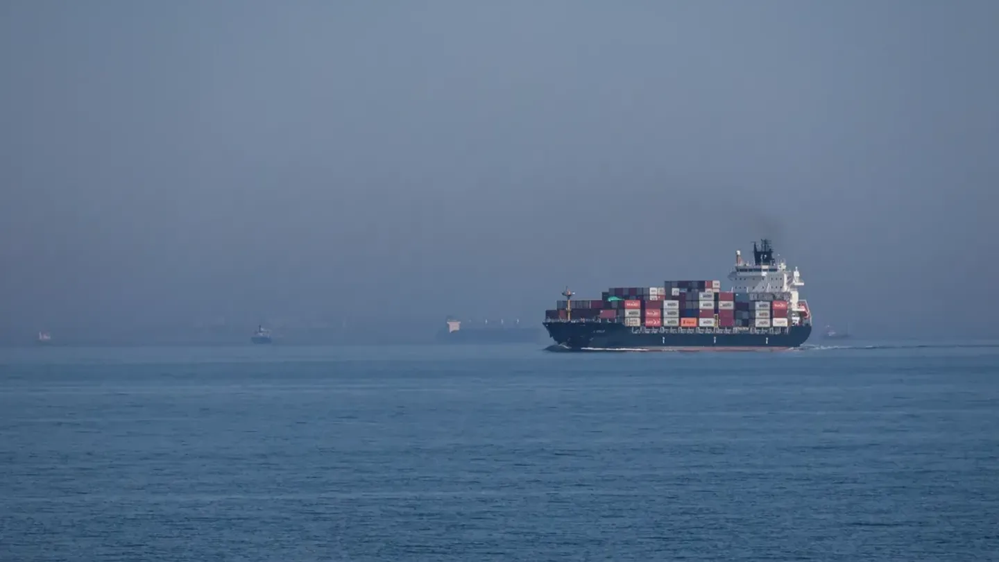 ایران یک نفتکش خارجی را به اتهام حمل محموله غیرمجاز در خلیج توقیف کرد