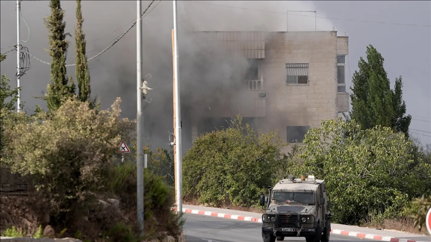 Ushtria izraelite plagos një palestinez pranë murit ndarës në Kudsin Lindor
