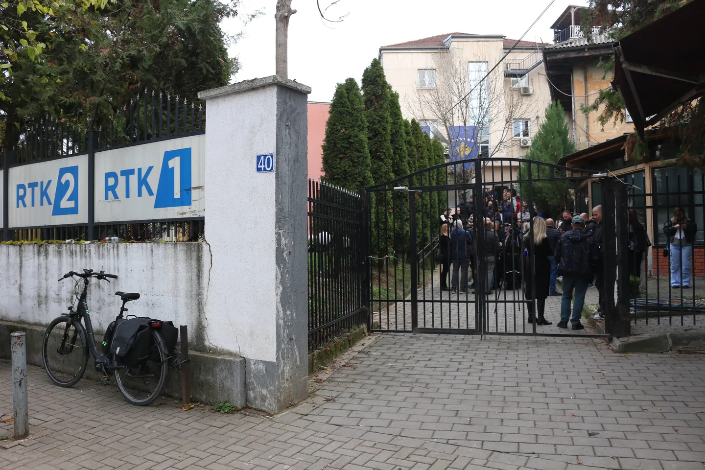 Kosovë, punëtorët e RTK-së nisin grevën e paralajmëruar njëorëshe