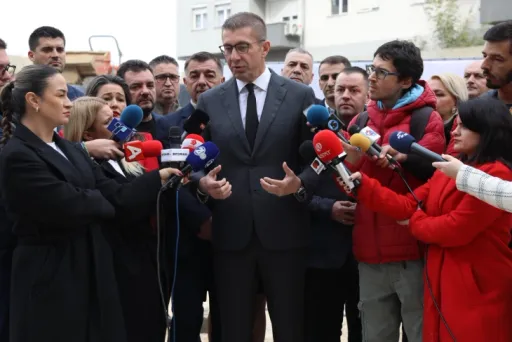 Мицкоски: Го исполнивме ветувањето, 55.000 студенти ќе добијат по 15.300 денари за електронски уреди