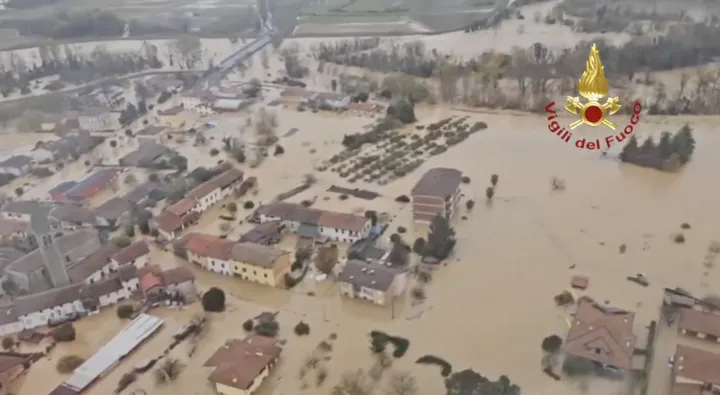 Dvoje nestalih nakon što je klizište pogodilo naselje u Italiji