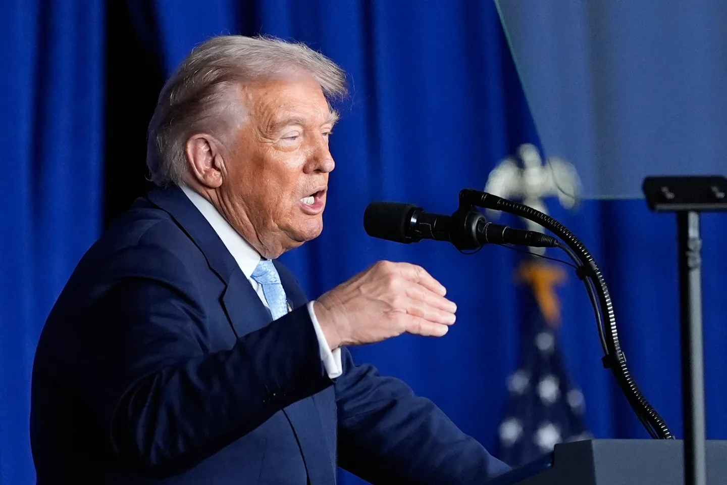 Трамп: Не исклучувам распоредување војници во Венецуела