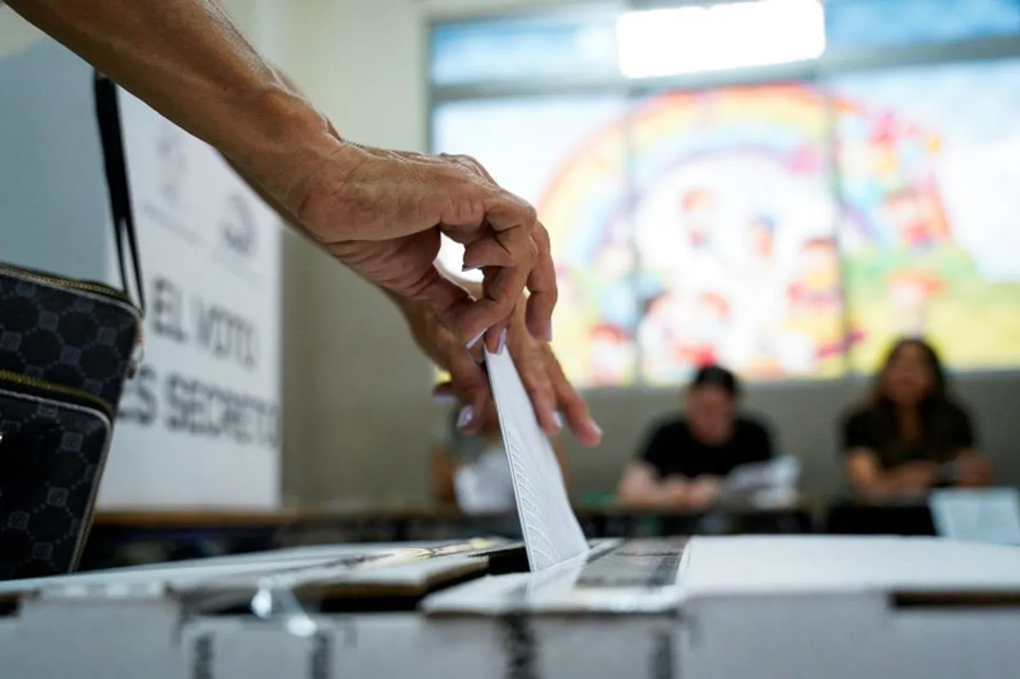 Ecuador dice “no” al referendo de Noboa: rechazo a bases militares extranjeras y nueva Constitución