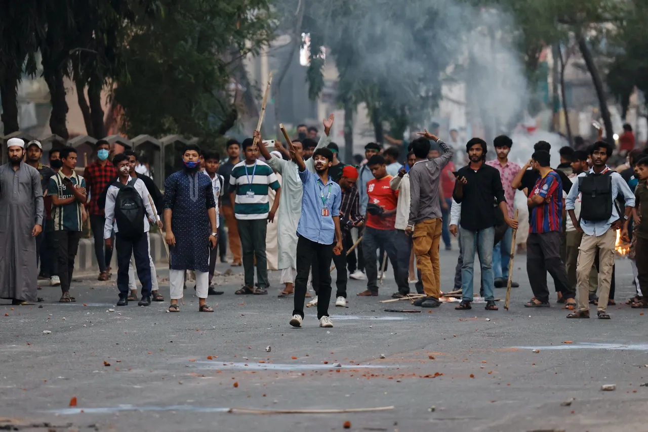 बांग्लादेश ने विरोध प्रदर्शन पर कार्रवाई के लिए पूर्व पुलिस प्रमुख को मौत की सजा सुनाई।