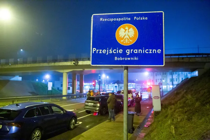 Białoruś: Na granicach UE tworzą się kolejki, największe na odcinkach z Polską i Litwą
