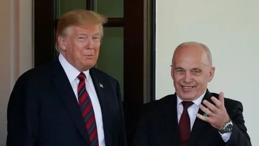 Швейцария подкупила Трампа слитком золота?